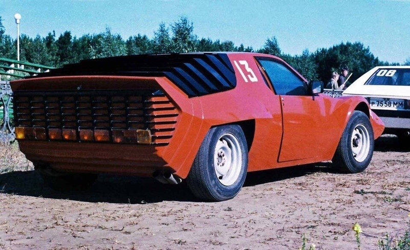 Illustration for article titled Collecting the Bizarre Homemade Cars of Russia's Soviet Past
